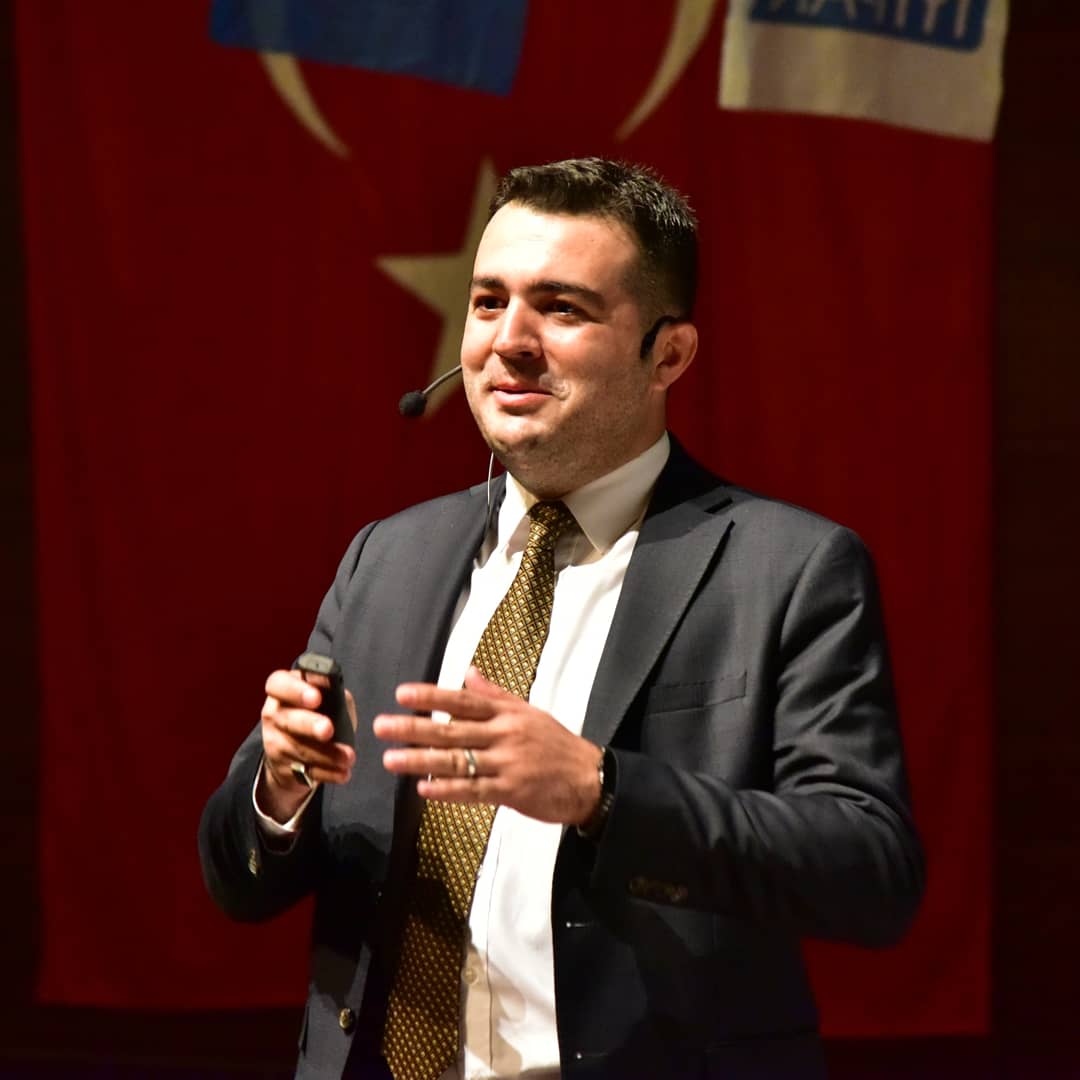 Özvarinli, A Parti Kurucular Kurulunda yer aldı